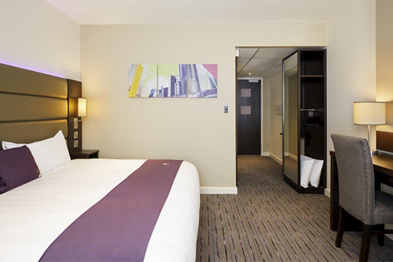 Premier Inn Perth City Centre Exterior photo