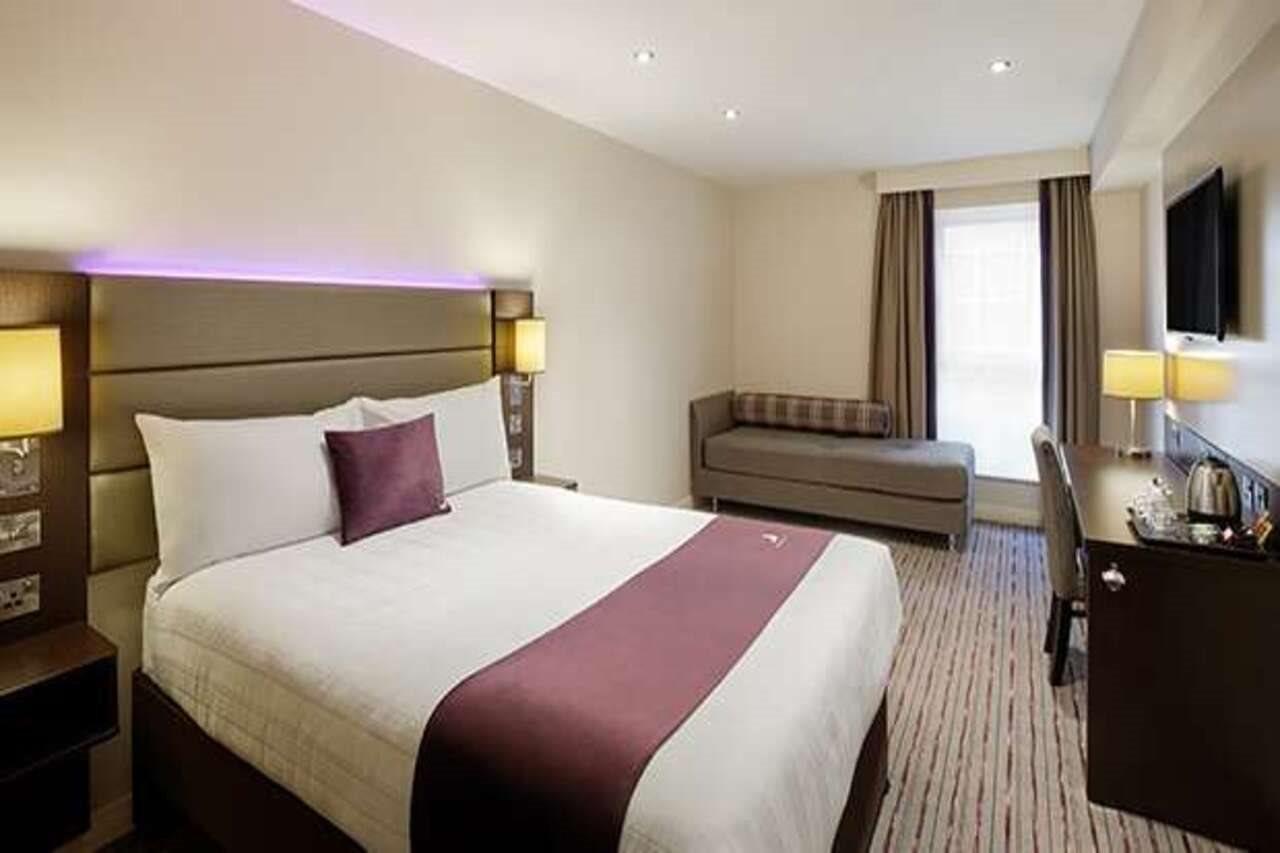 Premier Inn Perth City Centre Exterior photo
